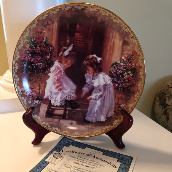 ‘A SISTER’S TOUCH’ Bradford Exchange Plate